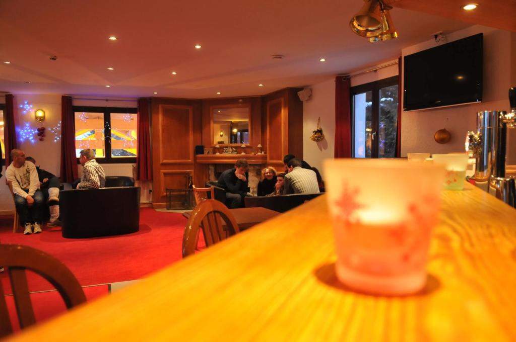 Hotel De La Valentin เลส์เดอซาลป์ ภายนอก รูปภาพ