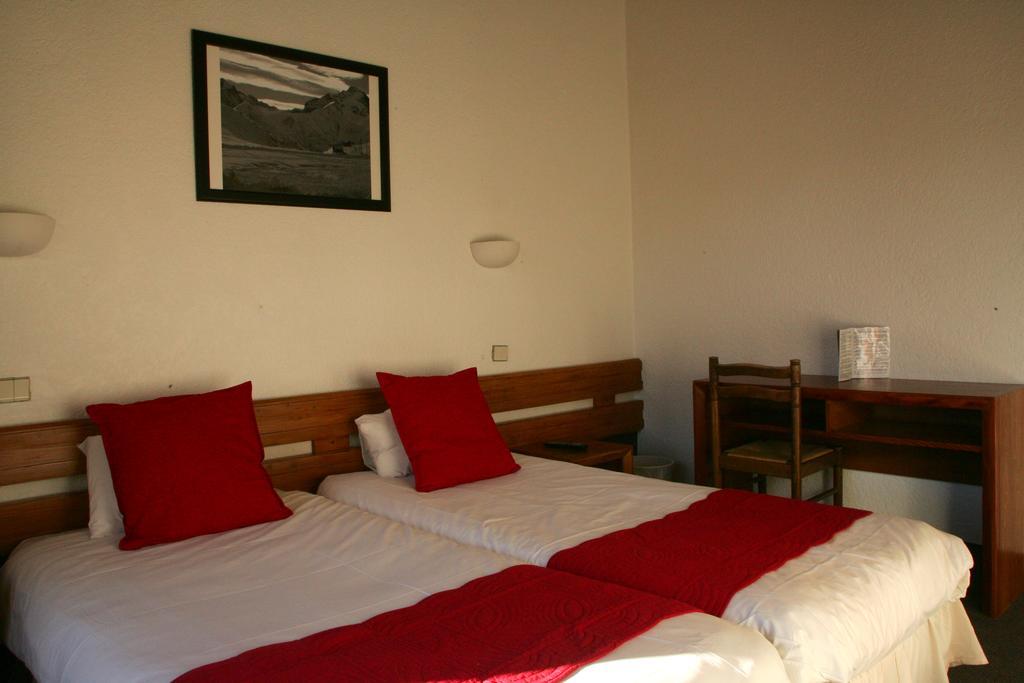 Hotel De La Valentin เลส์เดอซาลป์ ภายนอก รูปภาพ