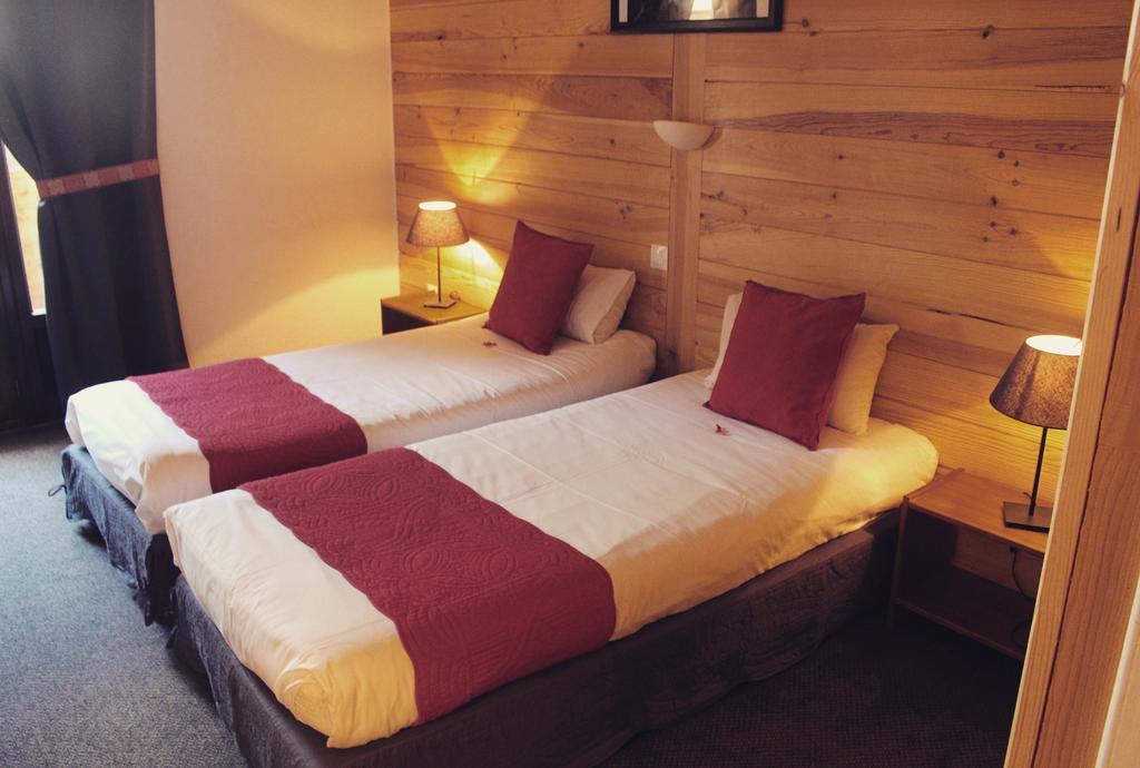 Hotel De La Valentin เลส์เดอซาลป์ ภายนอก รูปภาพ